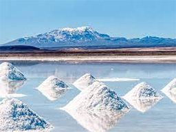 CODELCO y SQM celebran Acuerdo de Asociación para explotar el litio en el salar de Atacama.