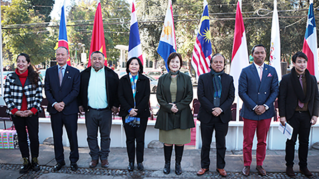 San Felipe: Municipalidad y embajadores del Sudeste Asiático firmaron un convenio para apoyar a las personas discapacitadas.