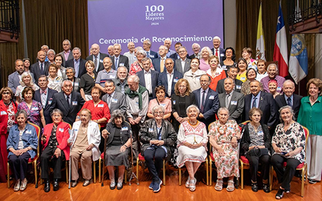 Iniciativa de Conecta Mayor UC, UC y “El Mercurio”: “100 Líderes Mayores” inicia sus postulaciones para la quinta edición