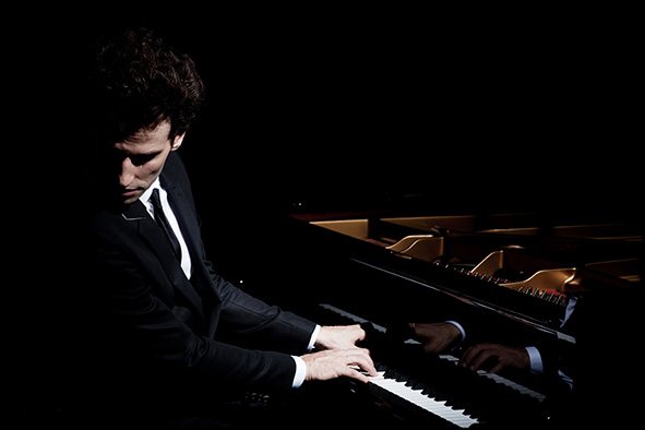 El 24 y 25 de octubre David Greilsammer llega en el doble rol de director y solista en piano en su debut con la Sinfónica Nacional