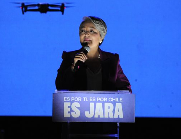 Adherentes de Jeannette Jara insultaron a los carabineros en acto de cierre de campaña