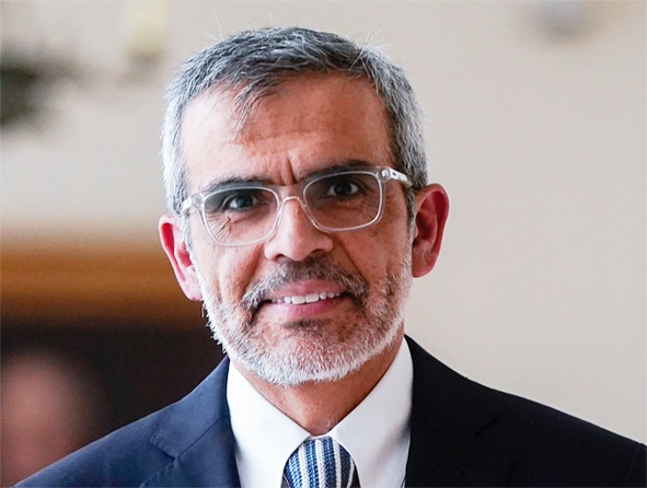 Ministro Cordero critica consignas en cierre de la campaña de Jara: “estoy orgulloso de ser hijo de  carabinero”