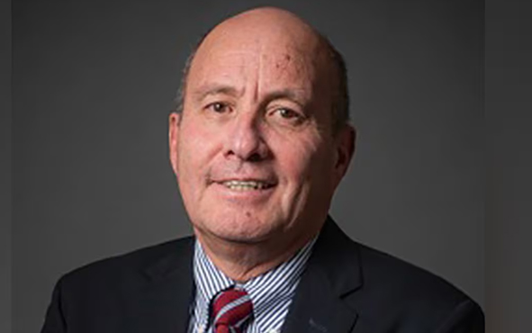 Ministro Quiroz  señala que hay más de 1.800 morosos del CAE con sueldos sobre $5 millones