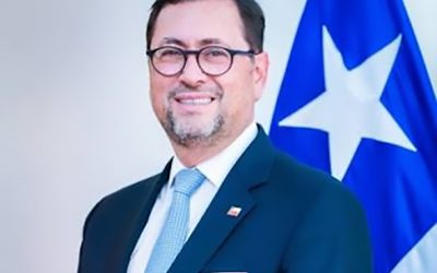 Canciller Pérez Mackenna viajó a China a vender la marca Chile